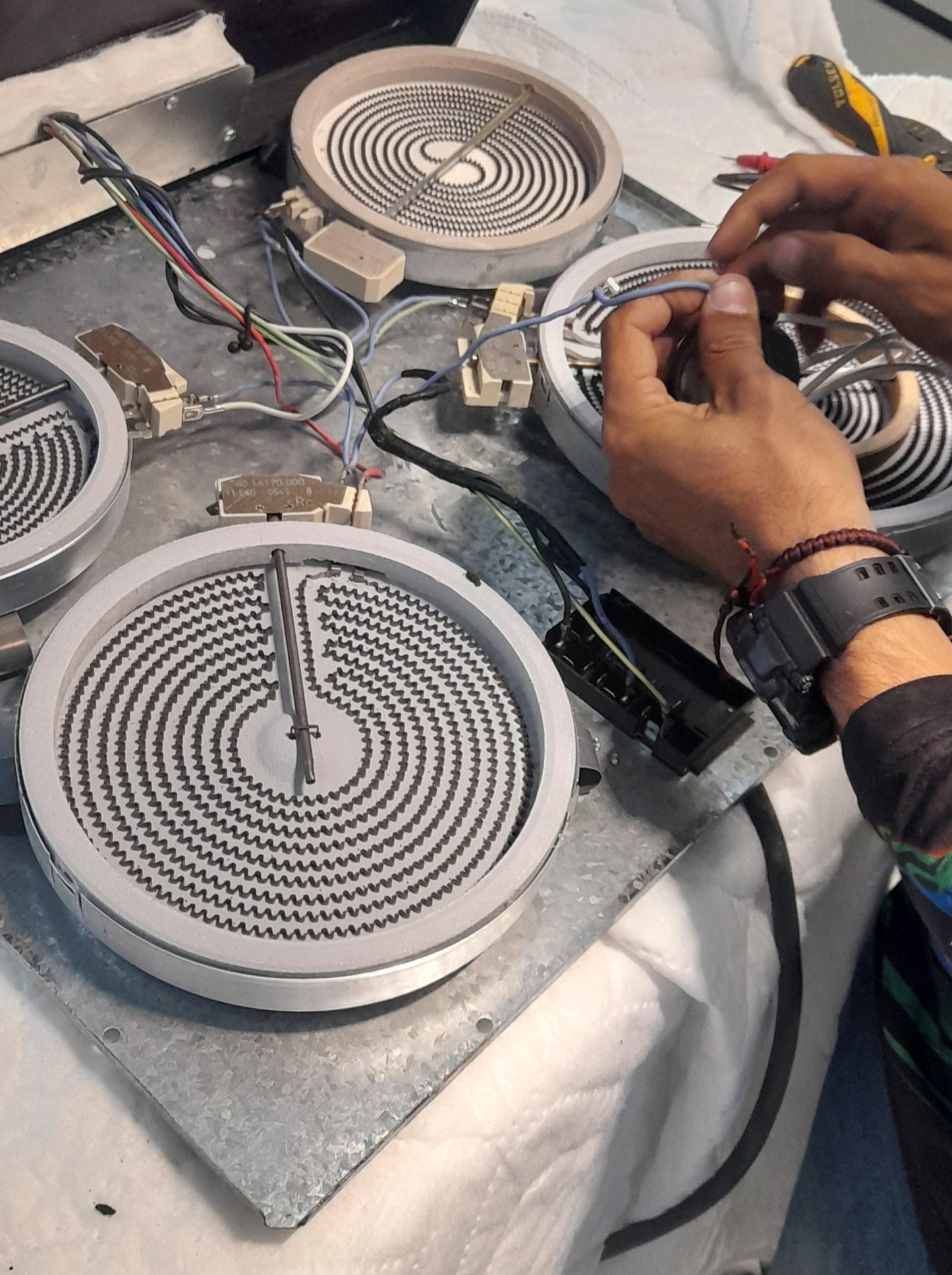 REPARACIÓN, REPUESTOS E INSTALACIÓN DE TOPE DE COCINA ELÉCTRICA