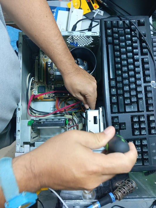 REPARACIÓN, MANTENIMIENTO Y REPUESTOS PARA COMPUTADORAS-LAPTOPS
