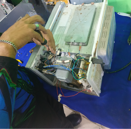 REPARACIÓN, INSTALACION, MANTENIMIENTO Y REPUESTOS DE HORNOS MICROONDAS